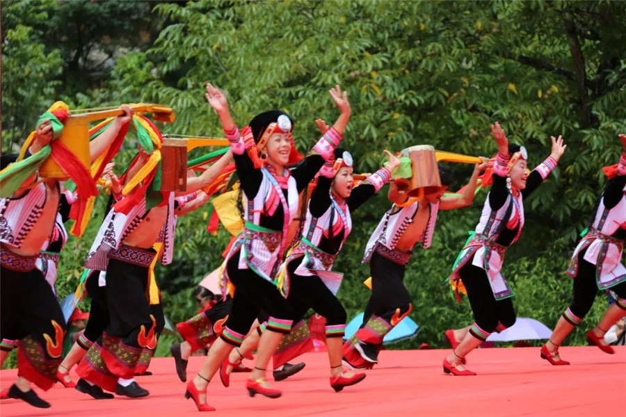 云南定制旅游：走進(jìn)非遺彝族三弦舞·阿細(xì)跳月，源于遠(yuǎn)古的快樂(lè)之舞